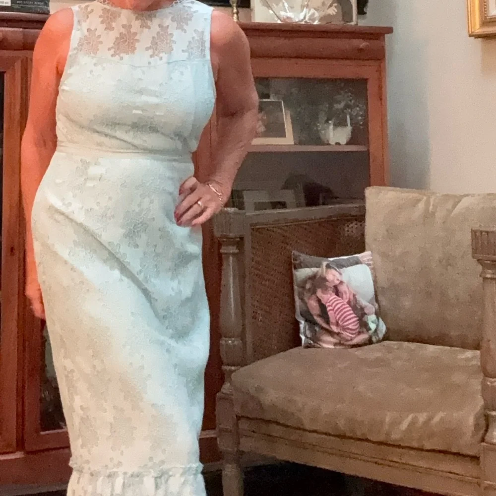 Elegant Blue Lace Dress - Picture 11 of 17